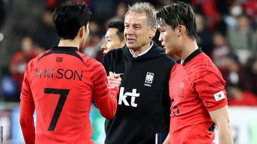 3 cầu thủ người Brazil muốn gia nhập Đội tuyển Việt Nam; HLV Klinsmann thêm nhiên liệu vào cuộc tranh cãi.