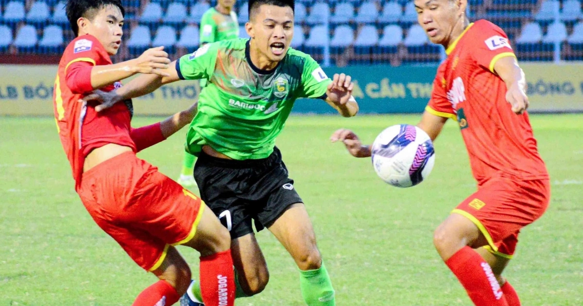 CLB Việt Nam sẽ giải quyết nợ lương và thưởng cho cầu thủ trước Tết