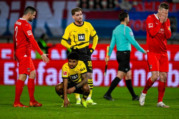 Terzic nhấn mạnh những lỗ hổng cần phải sửa chữa tại Dortmund.