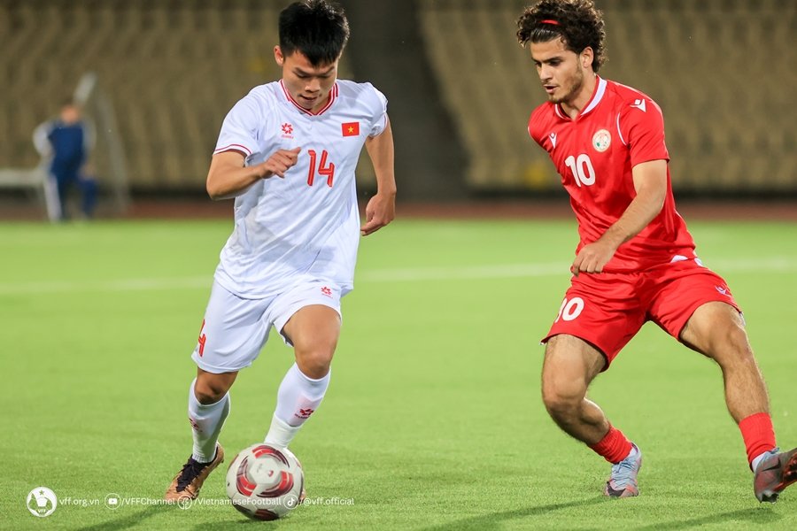 U23 Việt Nam gặp khó và không thắng được Tajikistan